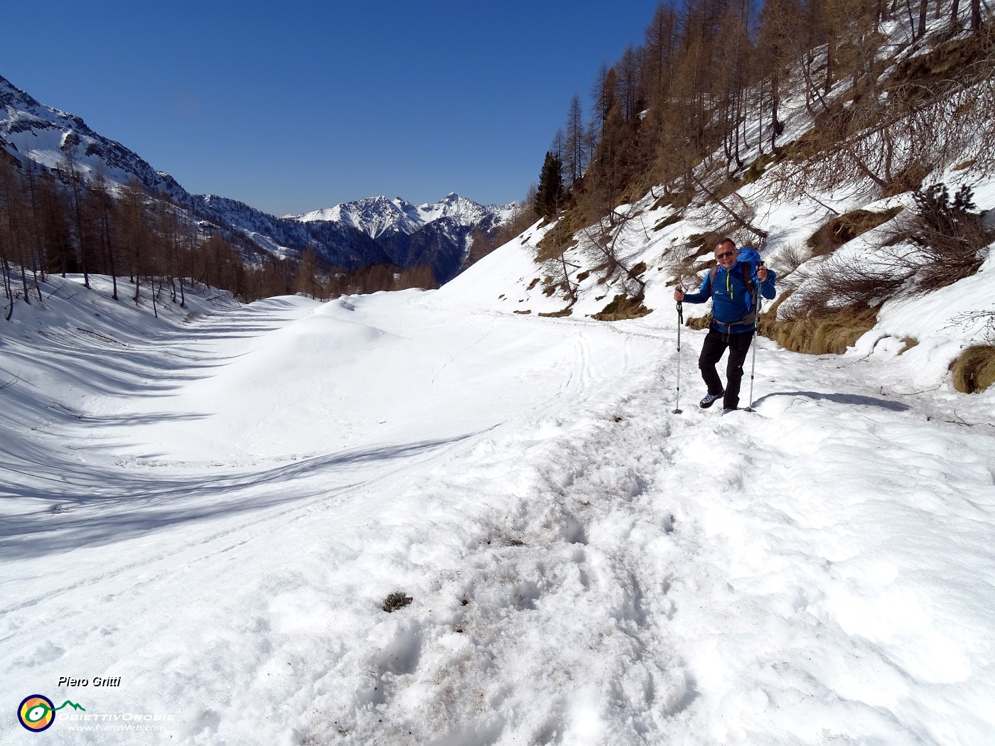 36 Neve battuta ...ma gli scarponi hanno un bel da fare !.JPG -                                